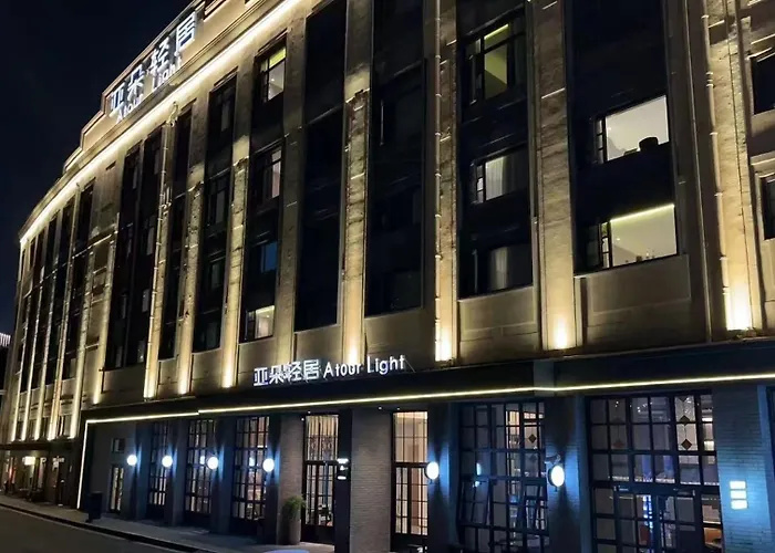 Atour Light Hotel Shanghai Jing\'An Natural History Museum