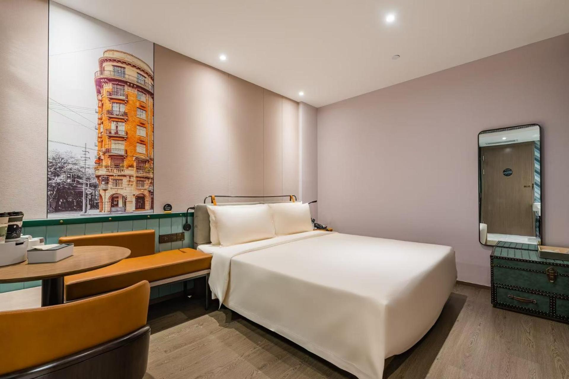 Atour Light Jing'an Natural History Museum Hotel 4*